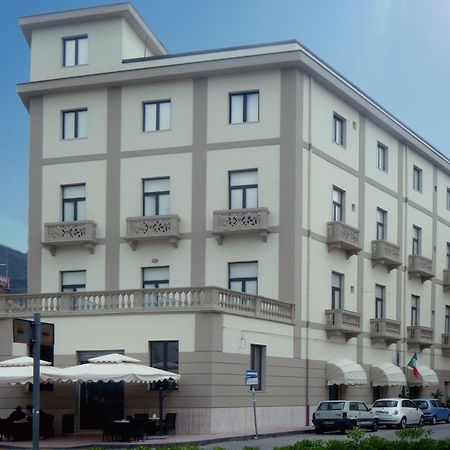 Hotel Vittoria Сапрі Екстер'єр фото